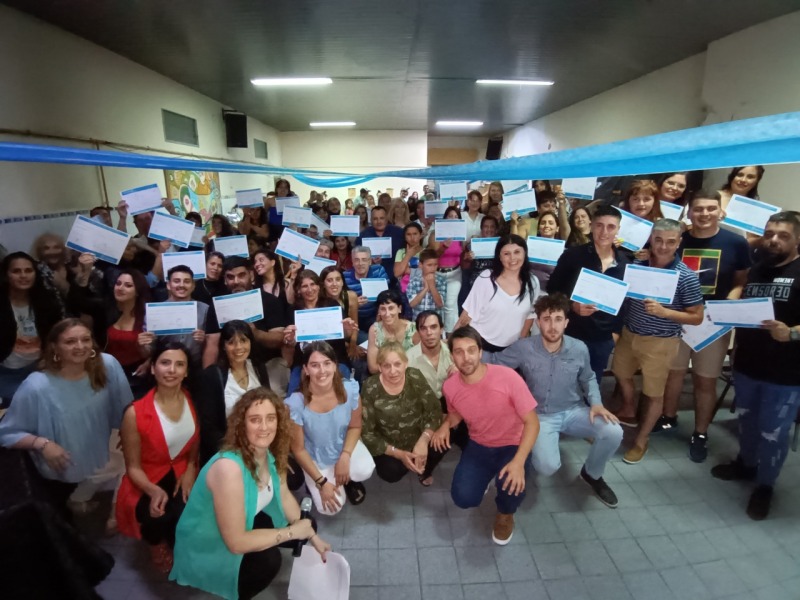 Plan Fines: 130 egresados recibieron su diploma en el Cens 451